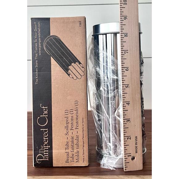 NIB Pampered Chef  Bread Tube Flower #1565 Scalloped - Picture 5 of 5